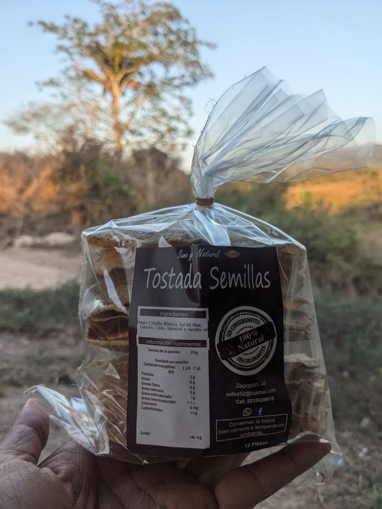 Tostada de maíz con semillas